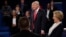 Дональд Трамп и Хиллари Клинтон во время дебатов