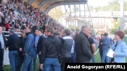 21 октября, когда на сухумском стадионе «Динамо» прошел внеочередной съезд оппозиционной партии «Амцахара», потребовавший отставки президента Рауля Хаджимба, в стране наступило резкое политическое обострение