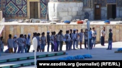 Самарканддагы эл аралык музыкалык фестивалга даярдык. Архивдеги сүрөт.