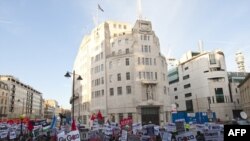 Противники Ника Гриффина готовятся к штурму здания Би-Би-Си