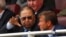 Российский миллиардер Алишер Усманов и владелец ФК "Челси" Роман Абрамович на футбольном матче в Лондоне, май 2009 года.
