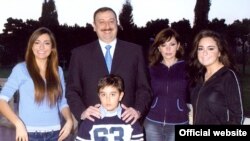 Президент Илхам Алиев үй-бүлөсү менен