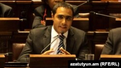 Խոսե Սաչյանը Ուրուգվայի խորհրդարանում, արխիվ