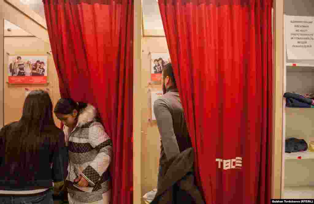 Кийимди кийип көргөн жерде да кезек күтмөй.&nbsp;