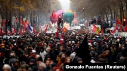 Ֆրանսիա - Կենսաթոշակային բարեփոխումների դեմ բողոքի բազմամարդ ցույց Փարիզում, դեկտեմբեր, 2019թ․