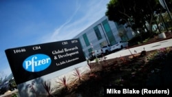 Раніше компанія Pfizer оголосила, що її антикоронавірусні таблетки ефективні на майже 90 відсотків у запобіганні госпіталізації і смертям пацієнтів із високим ризиком