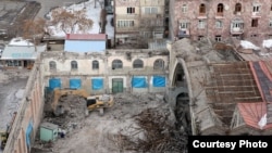 Վերակառուցվող Փակ շուկայի շենքը: