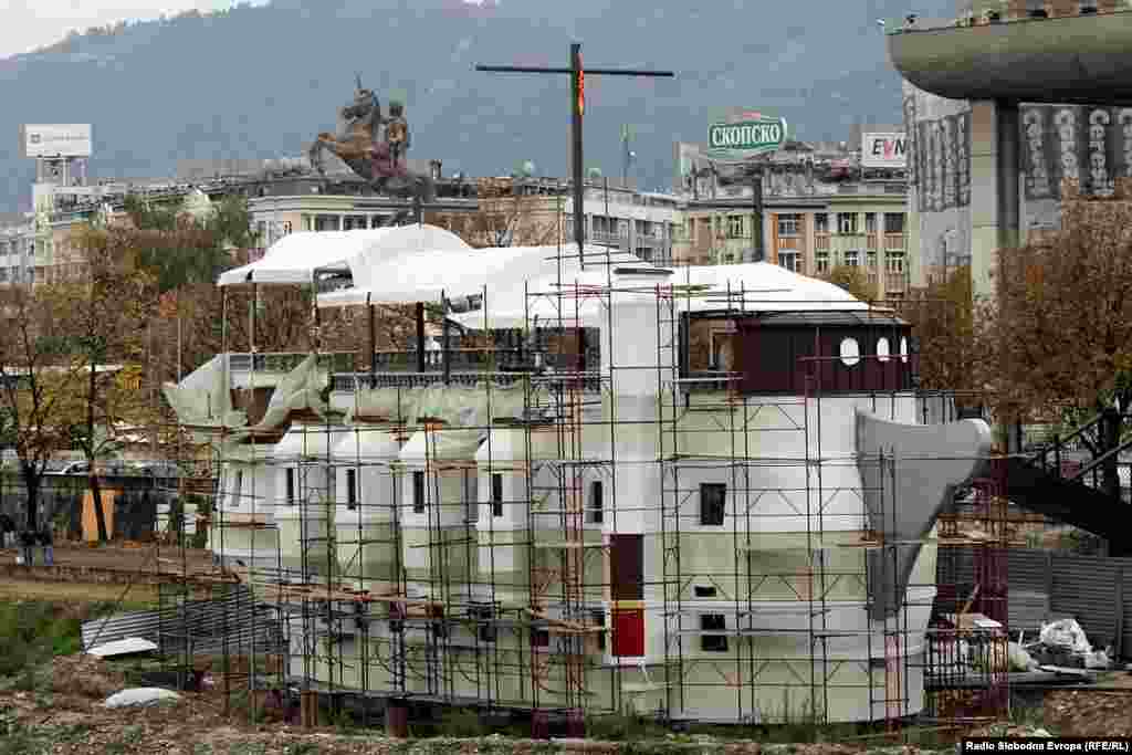 Gäminiň mysalynda ýasalan başga bir bina