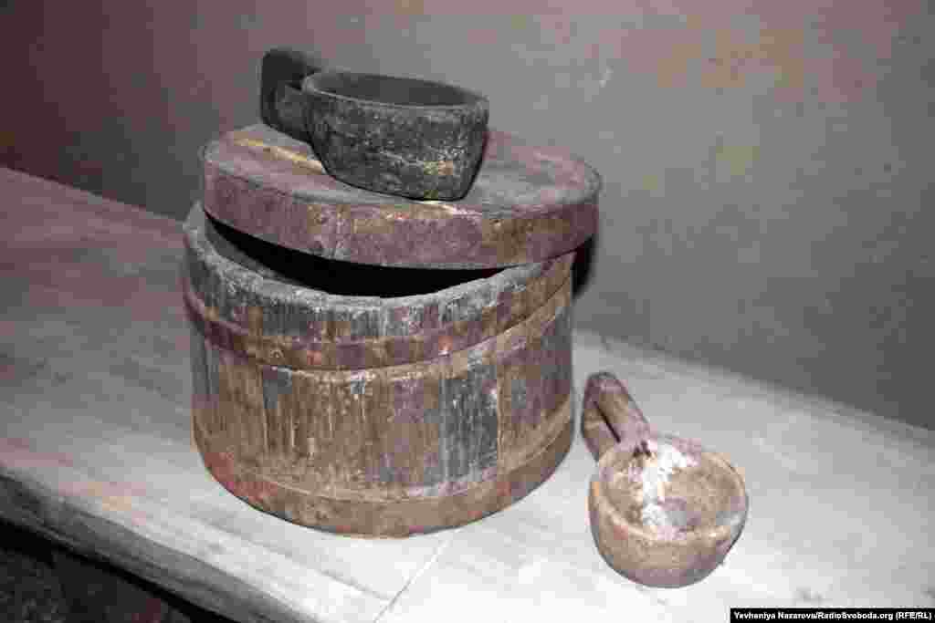 Ємність для напоїв та корячок-ківш