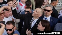 Сергій і Світлана Тихановські на зустрічі з білорусами у Варшаві, архівне фото