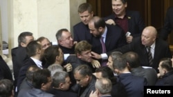 В Верховной раде произошла потасовка из-за нового Налогового кодекса