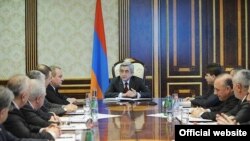 Серж Саргсян проводит рабочее совещание, 16 марта 2011 г.