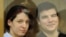 Никита Тихонов и Евгения Хасис слушают приговор в зале суда в Москве, 6 мая 2011