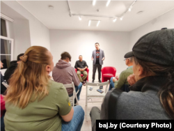 Старшыня Нацыянальнага зьвязу журналістаў Украіны Сяргей Таміленка на сустрэчы зь беларускімі калегамі ў Вільні, 9 кастрычніка 2025