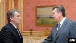 Президент и премьер вернулись домой после кратких заграничных гастролей