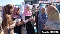 Кайбер мөслимәләр җәмгыятьтә үзләрен чит итеп хис итә