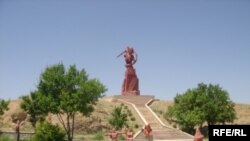 Муҷтамаъи ёдгории қаҳрамони миллиии қирғиз Манас дар Ботканд