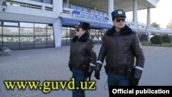 Сотрудники «специального патруля» в Ташкенте. Фото с сайта ГУВД города Ташкента.