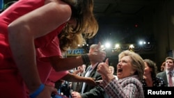 Хиллари Клинтон на встрече с избирателями во Флориде 