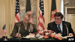 US commander in Afghanistan, General John Allen (left) and Afghan Defense Minister Abdul Rahim Wardak sign a security coordination agreement during a ceremony in Kabul on April 8.