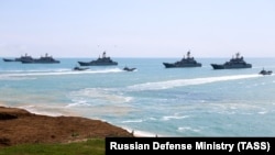 Орусиянын аскердик кемелери Крымдагы машыгууларда. Кара деңиз.  22-апрель, 2021-жыл. 