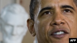 Президент Барак Обама бийликтеги жүз күнүн маалымат жыйыны менен белгилегени жатат.