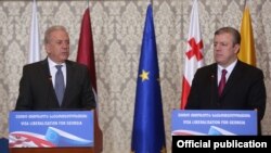 В присутствии членов правительства и послов стран Шенгенской зоны еврокомиссар Димитрис Аврамопулос сообщил о визовой либерализации для Грузии