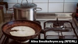 Qırımda Rusiye Devlet duması saylavlarına qarşı barışıq narazılıq aktsiyasını keçirdiler. Qırımtatarlar çeburek qavurdılar, 2016 senesi sentâbr 18 künü