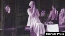 Сцена из спектакля.