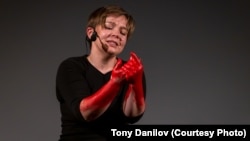 Марына Якубовіч, спэктакаль Connection. Фота tonydanilov.cz