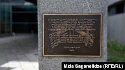 Наблюдатели считают, что представителей России в лаборатории Лугара не дождутся