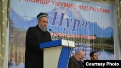 Зубайдуллоҳи Розиқ дар яке а ҷаласаҳои ҲНИТ