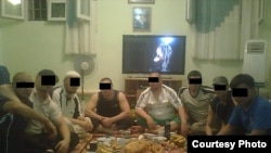 Неформальные криминальные лидеры в камере СИЗО