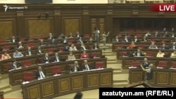 ԱԺ նիստերի դահլիճում, արխիվ 