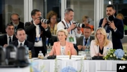 Ираклий Гарибашвили и Урсула фон дер Ляйен на саммите Европейского политического сообщества