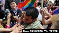 Шестеро избитых, один из которых в больнице с сотрясением мозга – таков итог неудавшегося шествия, посвященного борьбе с гомофобией