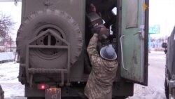 Волонтери відвезли до Волновахи «буржуйки», новорічні ялинки та домашні харчі