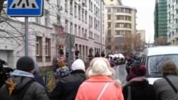 Приговор Расулу Мирзаеву. Около здания суда