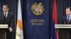 Կիպրոսի պաշտպանության նախարար Սավաս Անգելիդիսը և Հայաստանի պաշտպանության նախարար Դավիթ Տոնոյանը համատեղ մամուլի ասուլիսում: