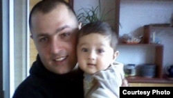 Фермер Арамаис Авакян с сыном. 