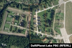 10 новых сховішчаў для самалётаў у паўночнай частцы аэрадрому на здымку 2 верасьня 2025 году