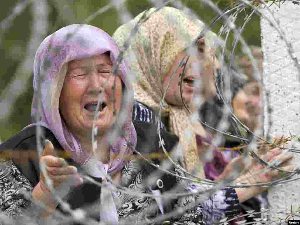 Өзбекстандын чек арасына жан соогалап барган энелер, 15-июнь.