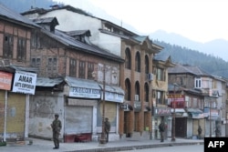 Город Пахалгам после нападения патрулируют индийские военизированные формирования. Фотография сделана 23 апреля этого года