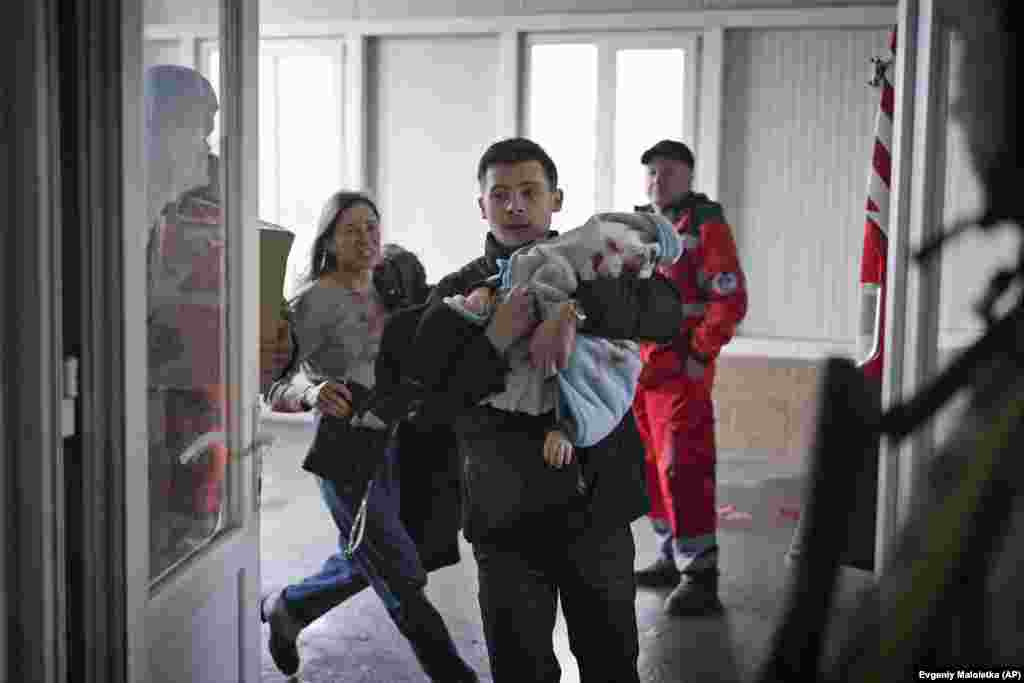 Maryna Yatsko runs into a hospital behind her boyfriend, Fedir, carrying her 18-month-old son, Kyrylo, who was hit during the shelling of Mariupol on March 4, 2022. Kyrylo did not survive.