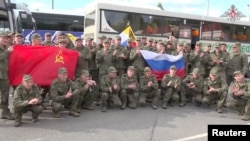 Расейскія палонныя на тэрыторыі Беларусі. Скрын зь відэазапісу Міністэрства абароны Расеі, 23 траўня 2025 году