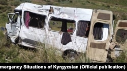 Маршрутное такси после столкновения на перевале Кубакы, 17 августа 2021 г.