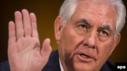 Рекс Тиллерсон Сенат комитетиндеги угуу учурунда. 11-январь, 2017-жыл. 