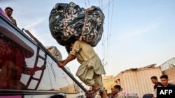 مهاجرین افغان در حال برگشت از پاکستان، آرشیف