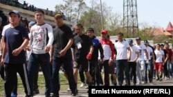 Представители разных клубов на турнире в Оше. 