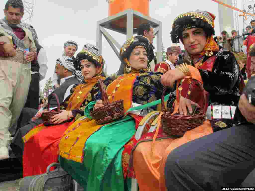 Нооруз (Улустун Улуу күнү) бир катар чыгыш элдеринде кеңири майрамдалды. Ирбил шаарындагылар майрамдоодо. Ирак.